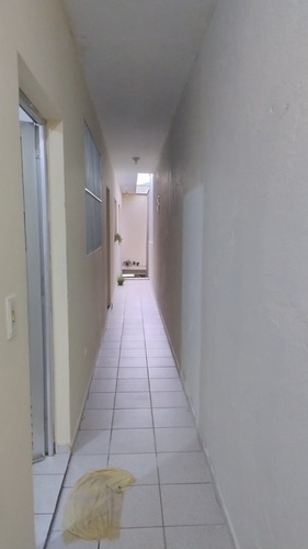Casa Com 3 Quartos, 2 Banheiros, Salão De Festas Com Churrasqueira, Copa Cozinha, Sala Ampla E Edicula