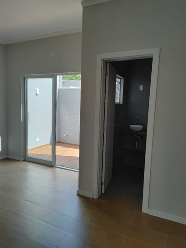 Casa Com Ótima Localização!