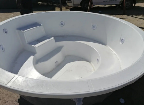 Imagen 5 de 6 de Jacuzzi Fibra De Vidrio Con Escala Circular 2.2