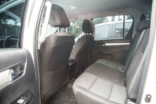 Toyota Hilux 2.4cc Mt 4x4 Diesel 2019