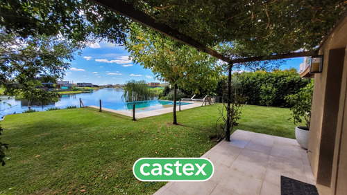 Casa En Venta A La Laguna De 7 Ambientes Con Pileta En Marinas, Puertos, Escobar.
