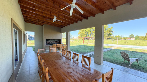 Casa En Venta En Lujan Barrio La Cecilia 170m2