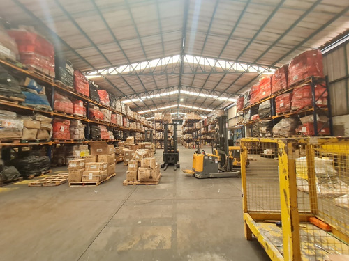 Imagen 4 de 10 de Industrial Molesto