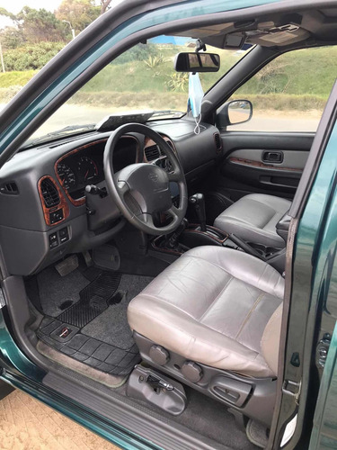 Nissan Pathfinder Canadiense 4x4 At