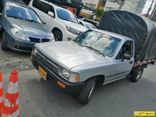 Toyota Hilux Mt 2400cc 4x2