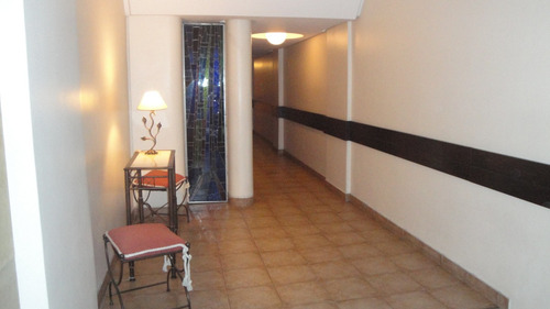 Dueño Vende 2 Amb. Carabobo Al 400. Zona Pza. Misericordia.