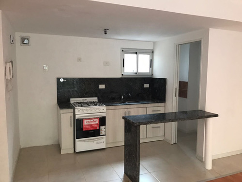 Imagen 4 de 10 de Semipiso Con Balcon Terraza! Con Cochera- San Fernando
