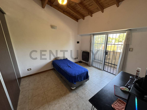 Galpon En Venta Con Local A La Calle + 2 Departamentos De 2 Ambientes En Castelar