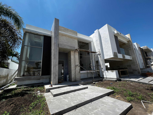 Luxury Nueva Casa Con Piscina En Residencial Cerrado