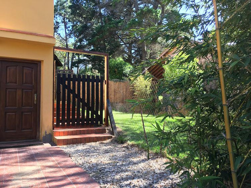 Casa En Venta - 4 Dormitorios 2 Baños - Cocheras - 660mts2 - Valeria Del Mar