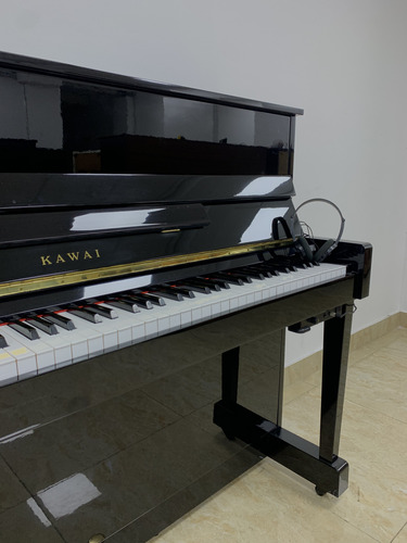 Piano Acústico Vertical Kawai Hat-5 Con Sistema De Silencio (Usado)
