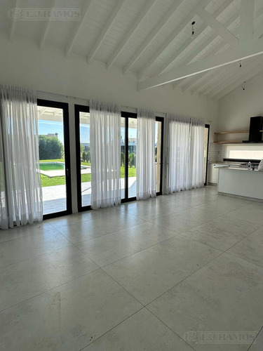 Casa En Venta Con Renta San Sebastián Mb