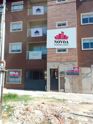 Departamento De Tres Ambientes En Venta En Sarandi