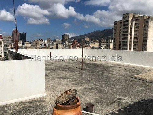 Se Vende Penthouse Dúplex En La Urb. La Candelaria.