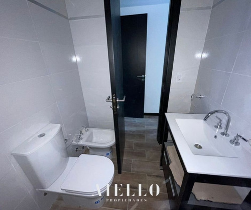 Imagen 7 de 14 de Departamento 3 Amb A La Calle. Con Cochera Y Baulera U$s 215.000