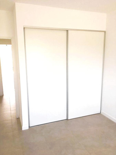 Casa En Venta Puertos Vistas Una Planta 3 Dorm Y Jardín. Lote Interno