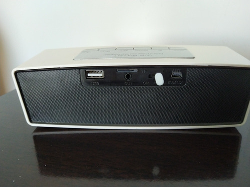 Caixa Bluetooth - Branca Linda