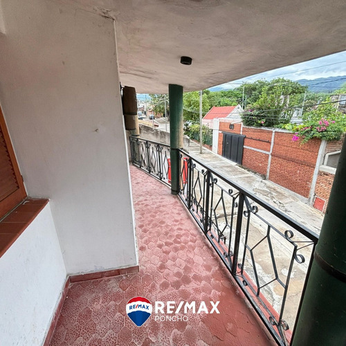 Venta Casa 2 Plantas - B°920vv. - Catamarca