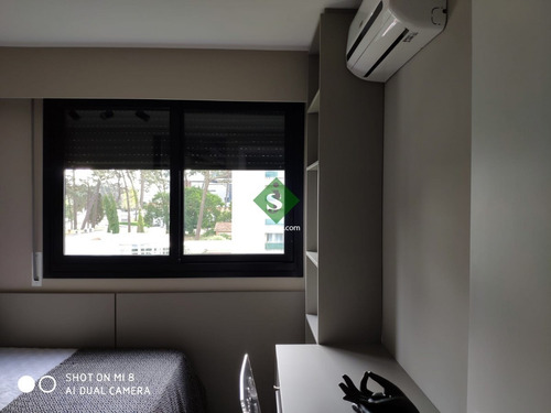 Venta De Apartamento En La Roosevelt, 2 Dormitorios, 2 Baños, Cerca De Todo. - Ref: 167189