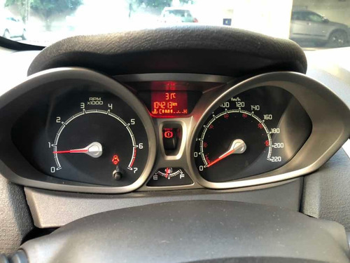 Ford Fiesta Kinetic Design Titanium 2012