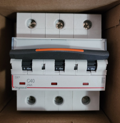 Interruptor Automatico 3p 40a 25ka Curva C Tripolar 409785