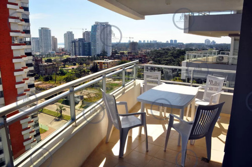 Oportunidad En Venta Apartamento De Dos Dormitorios Con Dos Baños En Moderna Torre Entre Mansa Y Brava, Punta Del Este