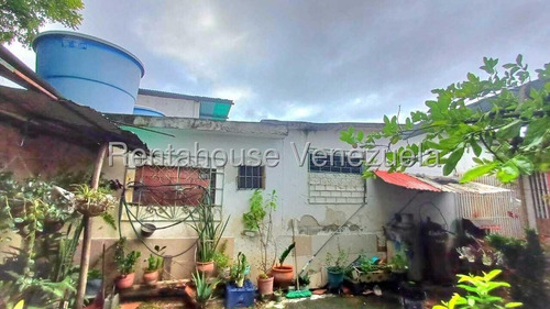 Raiza Suarez Vende Terreno De 347 Mts2 Con Construcción De Un Casa En Excelente Punto Comercial De La Urb Fundalara 2 5 2 4 5 9 8 Baqto, Para Remodelar O Reconstruir Es Ideal Para Inversionistas