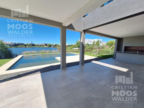 Casa En Venta 6 Ambientes En Barrio Acacias Puertos