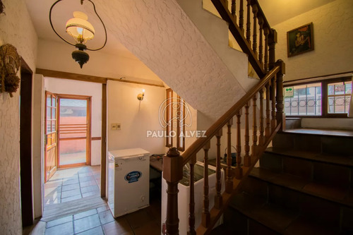 Casa En Alquiler Temporal En Piriapolis, Frente Al Mar. Con 3 Dormitorios, Dos Baños. Parrillero Cubierto. Ideal Para Disfrutar En Familia.