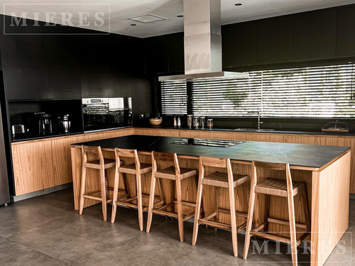 Casa En Venta Con Gran Orientación En El Yacht De Nordelta