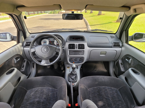 Clio Sedan Privilége 1.6 16v (flex)