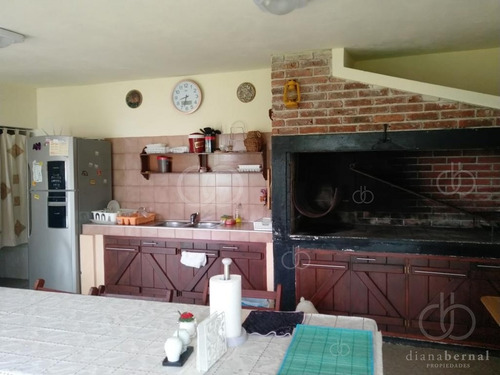 Imagen 13 de 17 de Punta Del Este, Cabaña De 6 Dormitorios Y 5 Baños, Amplitud Y Confort.- Ref: 54179