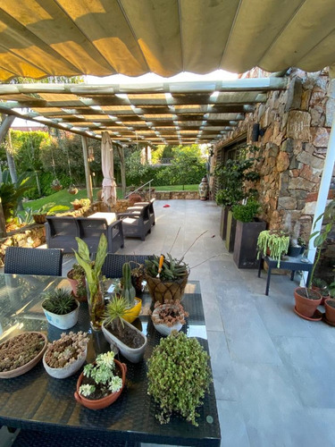 Espectacular Casa En Venta En Carrasco Sur !
