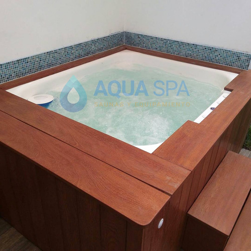 Jacuzzi Revestido Con Deck De Madera