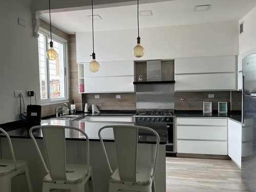 Ph En Venta. 6 Ambientes Al Frente Con Terraza. 317m2 . Apto Credito. Luminoso. Villa Urquiza