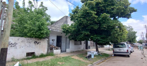 Casa De 4amb A Refaccionar En Venta Excelente Ubicacion Con Jardin