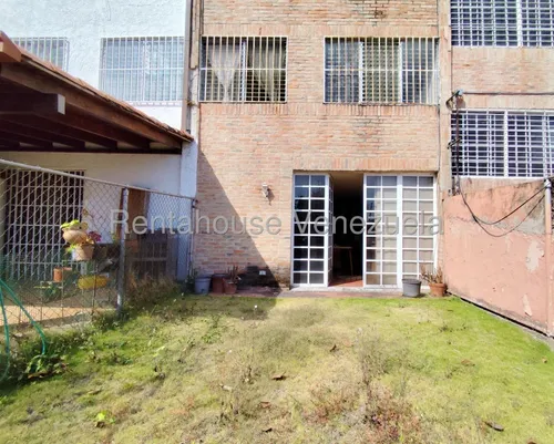 Excelente Townhouse En Venta El Hatillo #25-17948