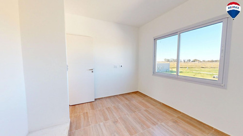 Venta De Casa 4 Ambientes En Barrio Laguna Azul