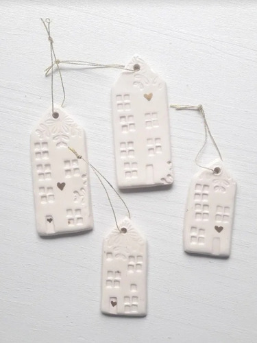 Imagen 3 de 3 de Adorno Navidad Cascanueces Y Casita Oro X 10 Unidades Colgar