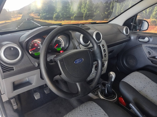 Imagem 8 de 10 de Ford Fiesta 1.6 Mpi Hatch 8v Flex 4p Manual