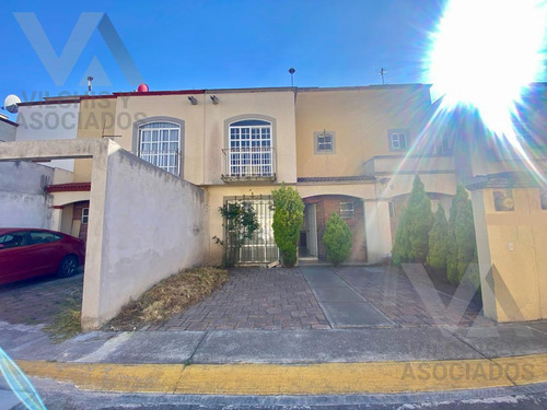 Casa En Condominio En  Venta En Fraccionamiento Hacienda Del Valle Ii Toluca