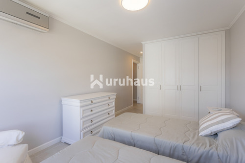 Venta Apartamento Tres Dormitorios Playa Mansa Primera Linea Edificio Coral Tower