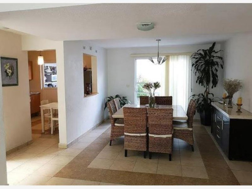Imagen 3 de 14 de Casa En Santuarios Del Cerrito, Querétaro