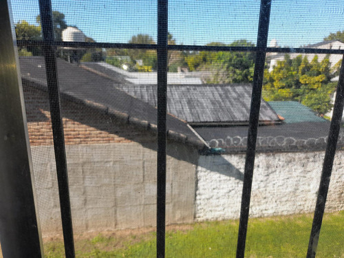 Casa En Venta - 6 Dormitorios 3 Baños - Cochera - 250mts2 - La Porteña, Guillermo E. Hudson