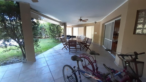 Imagen 5 de 12 de Casa Cuatro Dormitorios Cadaques Funes Hills