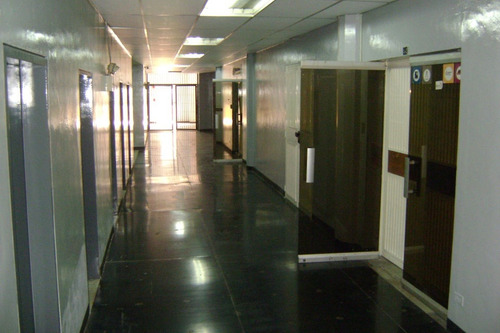 Piso Industrial A La Venta Boleita Norte, (piso 3) .edificio Diseñado Para Funcionamiento De Una Acividad Industrial En Plena Ciudad.24-10897gm