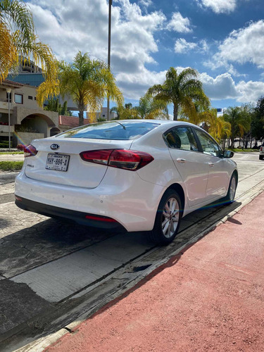 Imagen 5 de 14 de Kia Forte 2.0 Ex Mt 2018