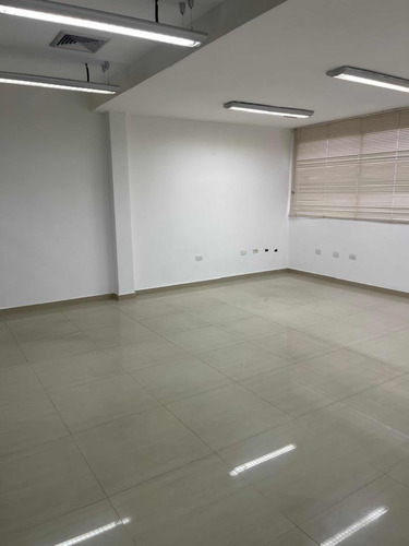 Casa Para Oficina Lechería Venta 904m2