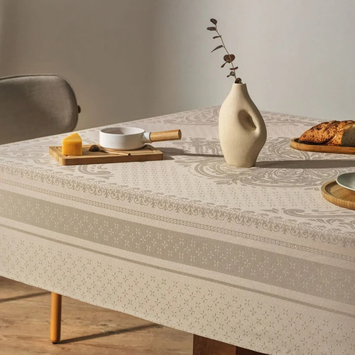 Toalha de Mesa Retangular 8 Lugares Lesier Noz Moscada Karsten