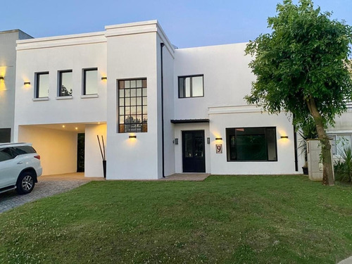 Imagen 2 de 24 de Casa En Venta En Barrio Hudson Chico
